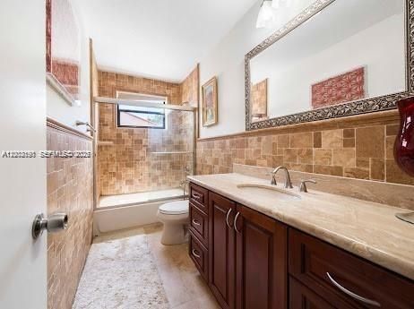 En Venta: $1,599,000 (5 camas, 3 baños, 3881 Pies cuadrados)