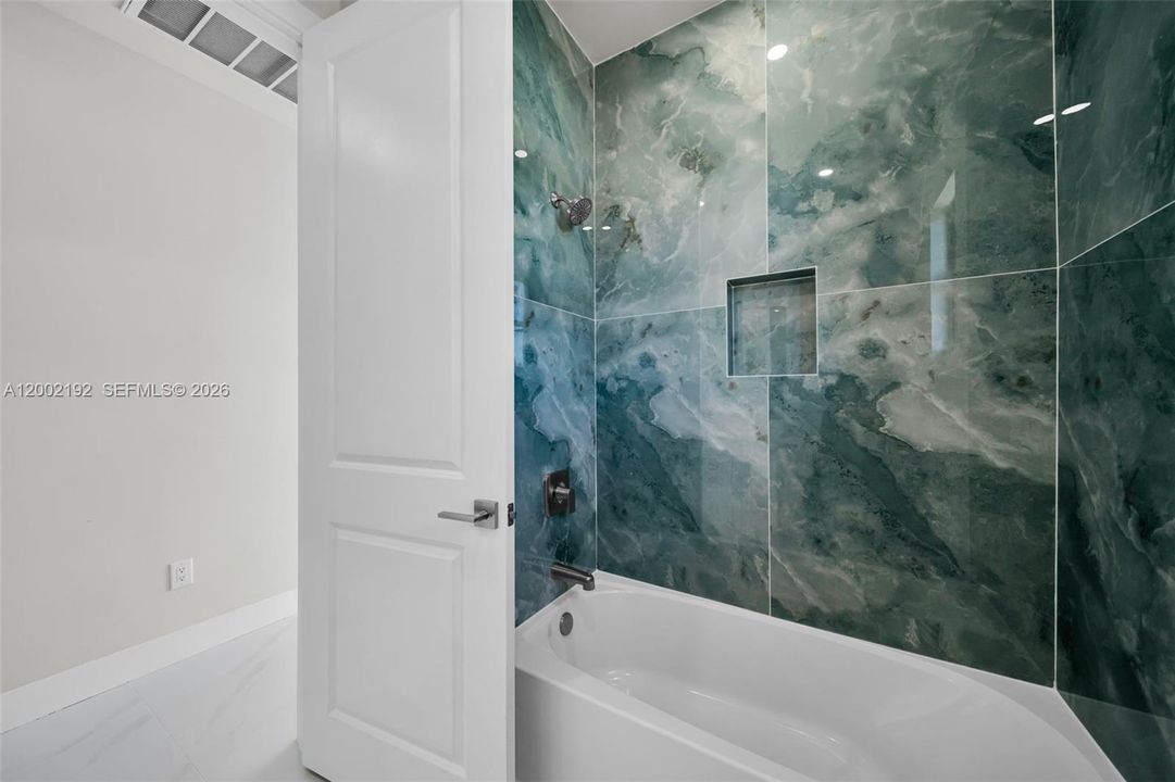 For Rent: $2,400 (3 beds, 2 baths, 0 Square Feet)