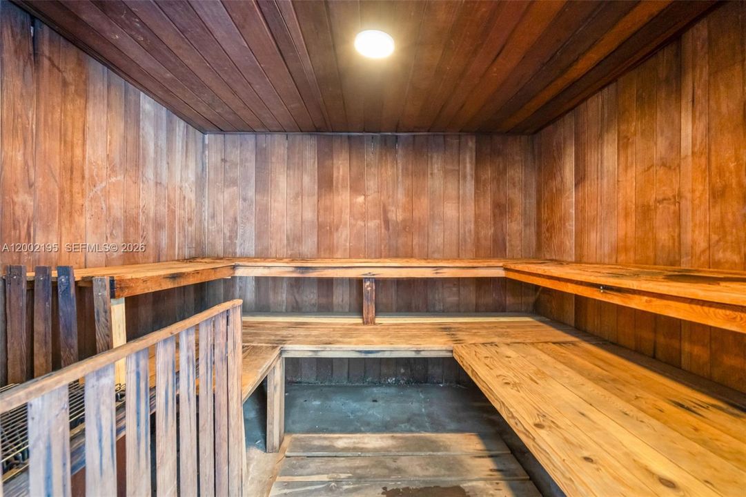 For Sale: $259,900 (2 beds, 2 baths, 912 Square Feet)