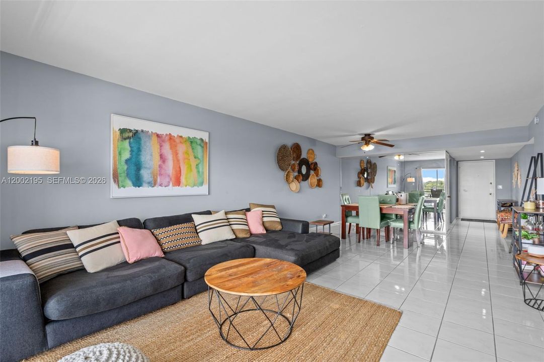 For Sale: $259,900 (2 beds, 2 baths, 912 Square Feet)