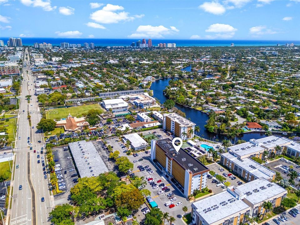 For Sale: $259,900 (2 beds, 2 baths, 912 Square Feet)