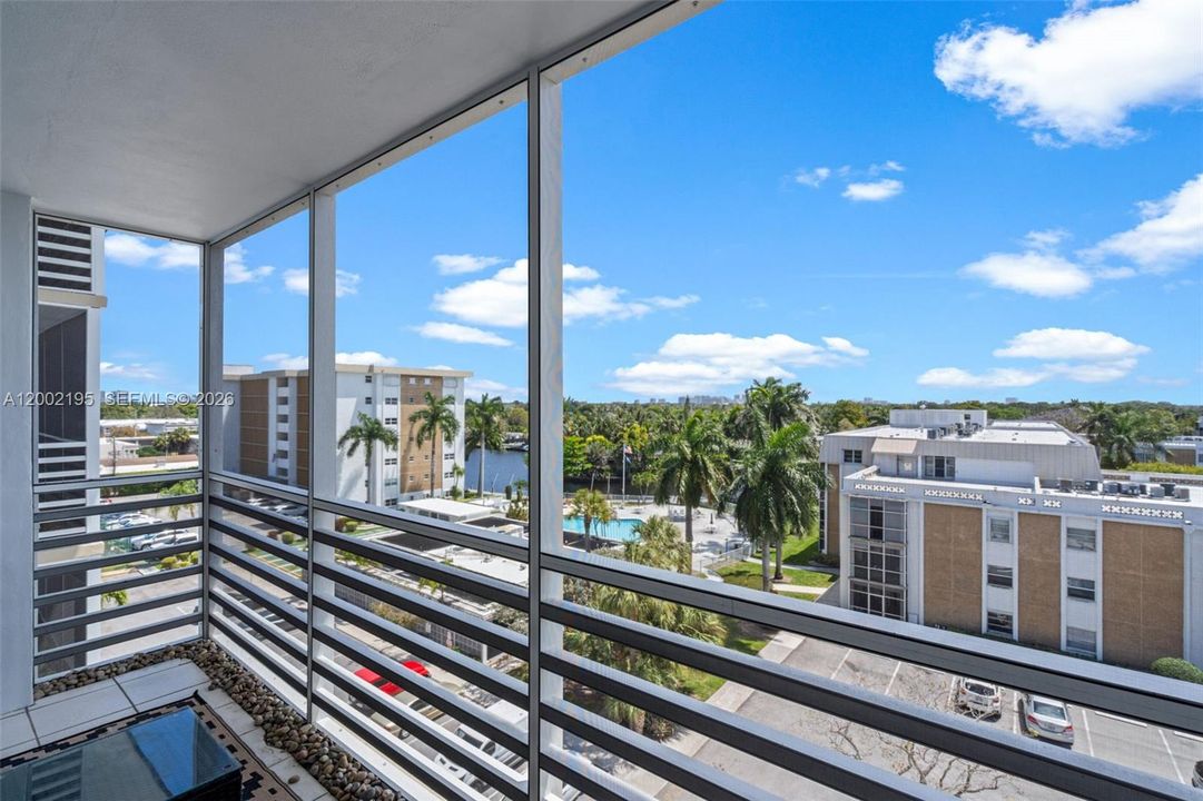 For Sale: $259,900 (2 beds, 2 baths, 912 Square Feet)