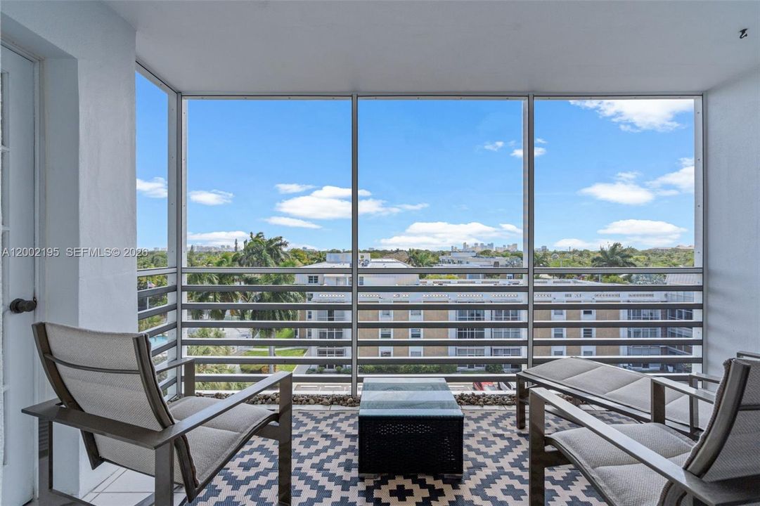 For Sale: $259,900 (2 beds, 2 baths, 912 Square Feet)