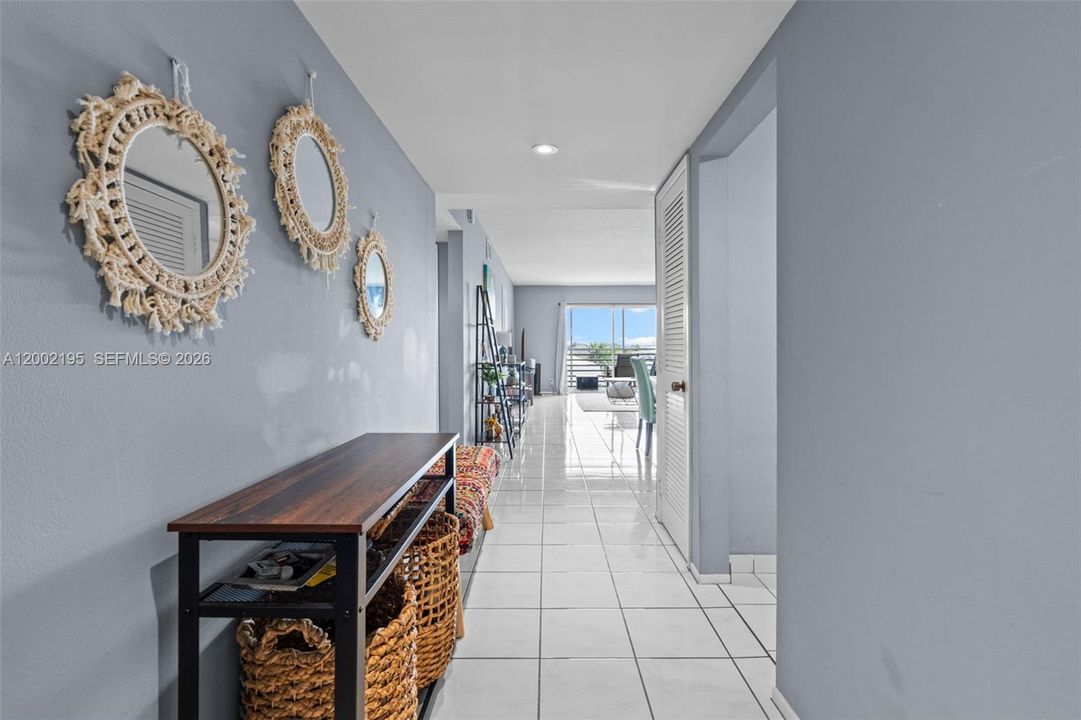 For Sale: $259,900 (2 beds, 2 baths, 912 Square Feet)