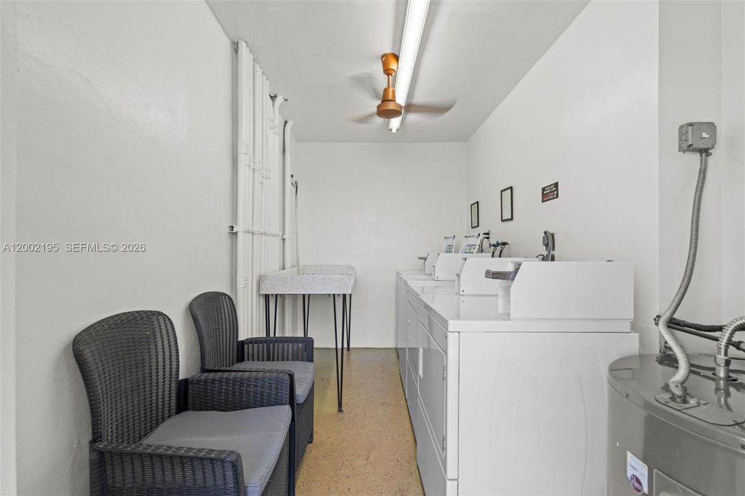 For Sale: $259,900 (2 beds, 2 baths, 912 Square Feet)