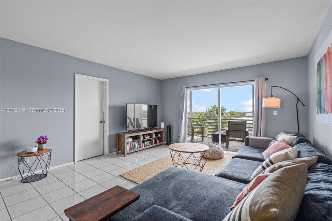 For Sale: $259,900 (2 beds, 2 baths, 912 Square Feet)