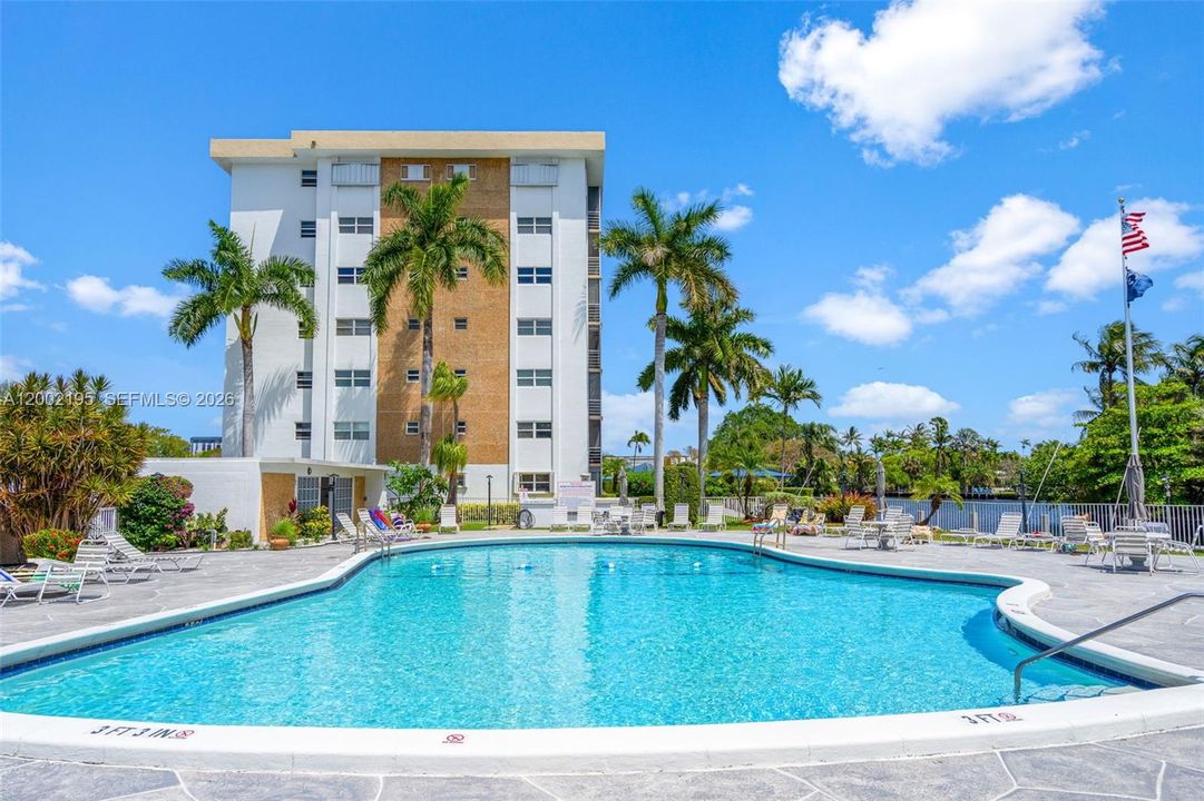 For Sale: $259,900 (2 beds, 2 baths, 912 Square Feet)