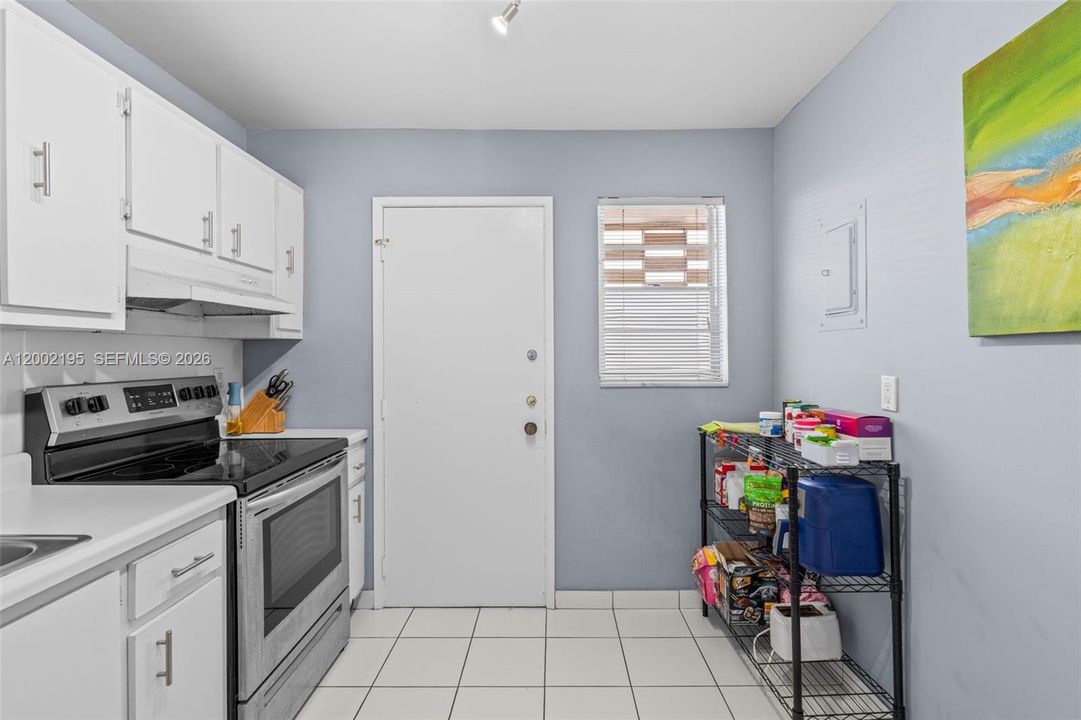 For Sale: $259,900 (2 beds, 2 baths, 912 Square Feet)