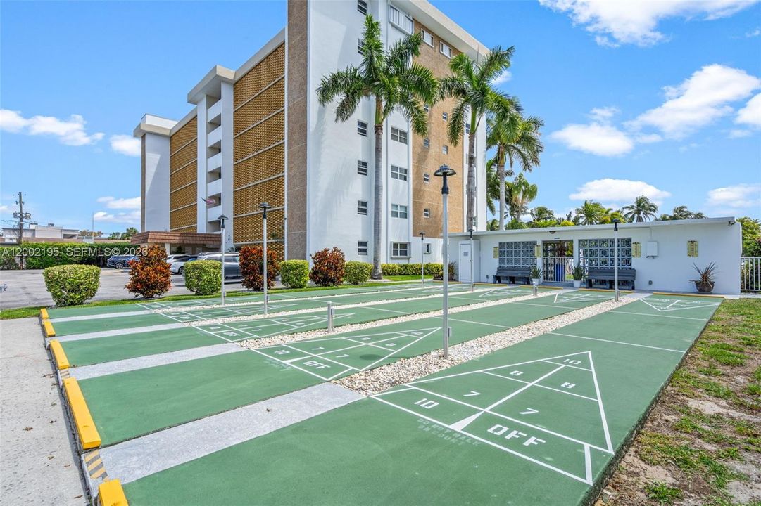 For Sale: $259,900 (2 beds, 2 baths, 912 Square Feet)
