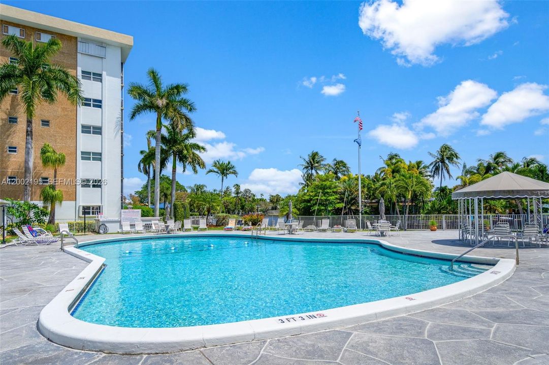 For Sale: $259,900 (2 beds, 2 baths, 912 Square Feet)