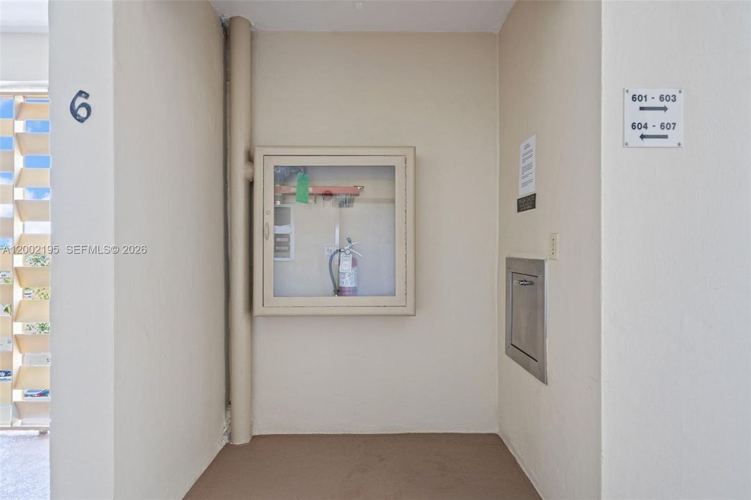 For Sale: $259,900 (2 beds, 2 baths, 912 Square Feet)