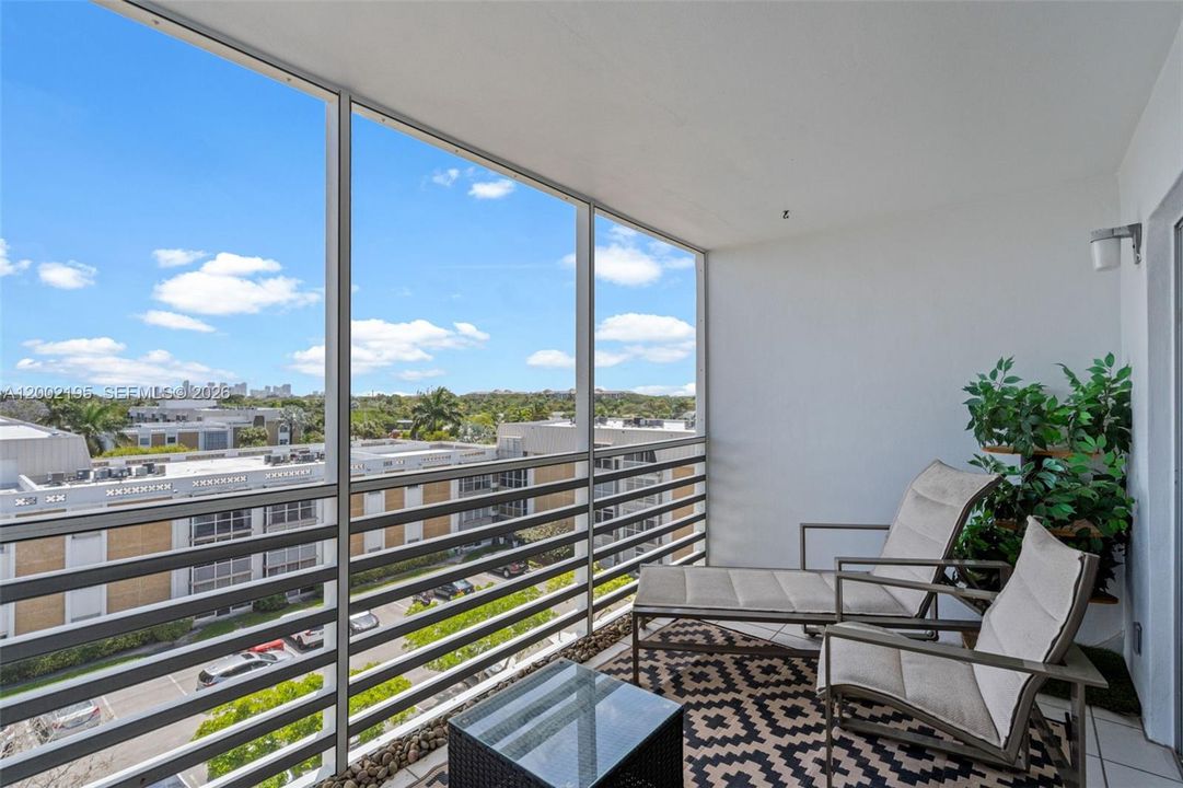 For Sale: $259,900 (2 beds, 2 baths, 912 Square Feet)
