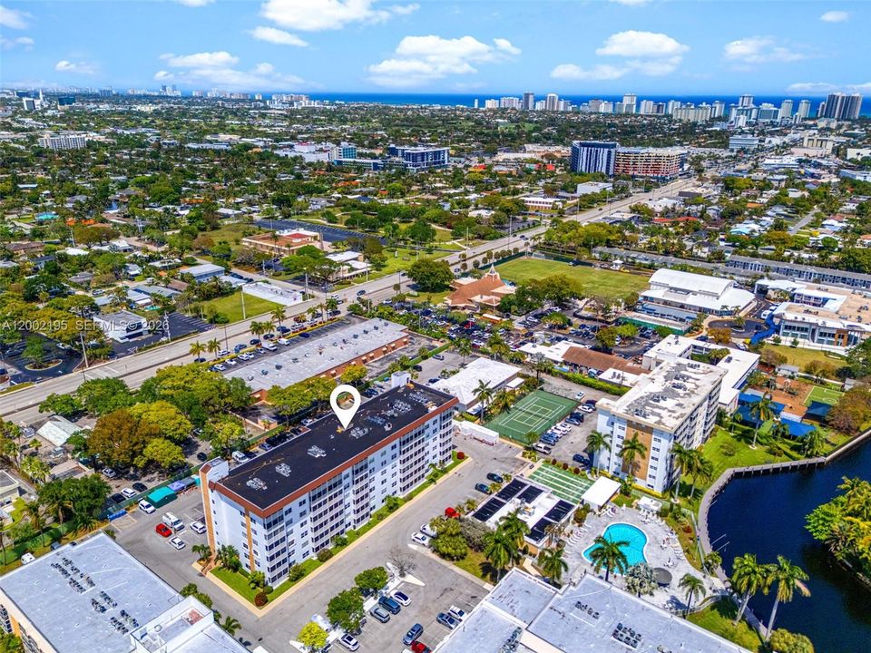 For Sale: $259,900 (2 beds, 2 baths, 912 Square Feet)