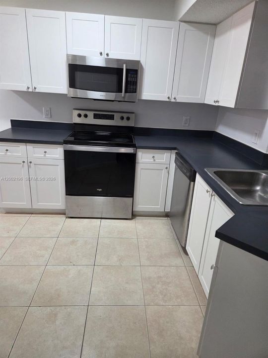 Active With Contract: $2,450 (3 beds, 2 baths, 1166 Square Feet)