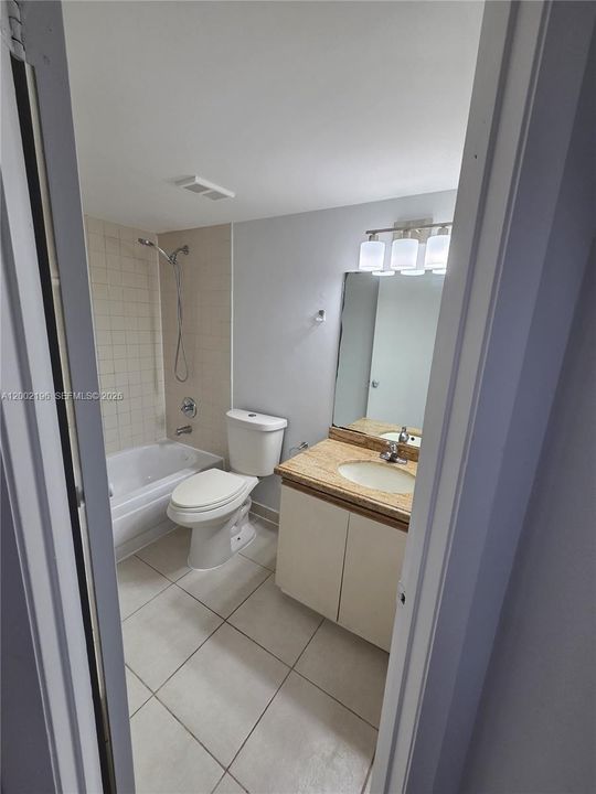 Active With Contract: $2,450 (3 beds, 2 baths, 1166 Square Feet)