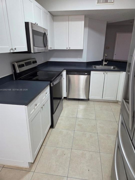 Active With Contract: $2,450 (3 beds, 2 baths, 1166 Square Feet)