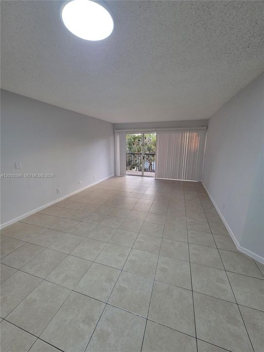Active With Contract: $2,450 (3 beds, 2 baths, 1166 Square Feet)