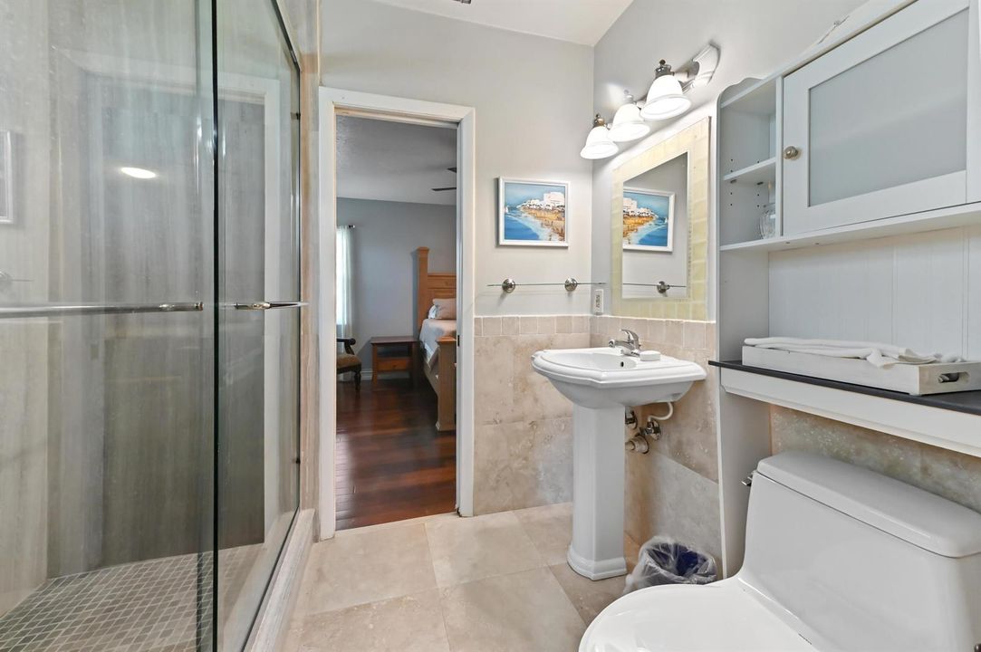 34 bathroom 02