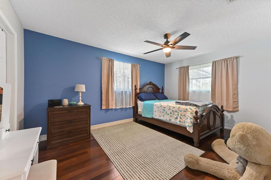 24 bedroom 01