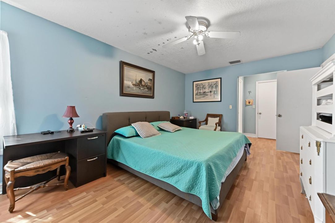 38 bedroom 02