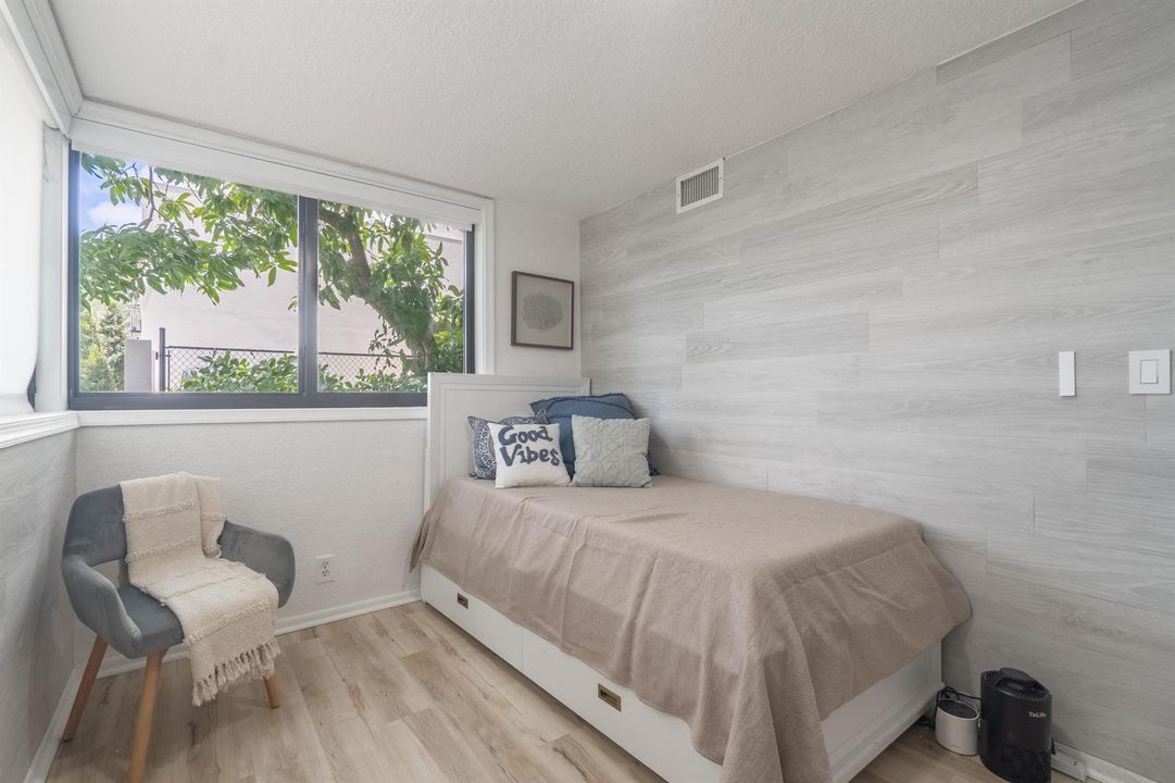 2878 NE 26St-35