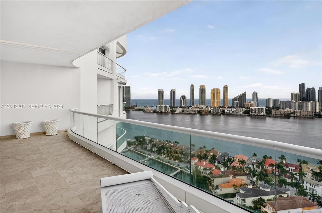 For Sale: $5,500,000 (7 beds, 7 baths, 7700 Square Feet)