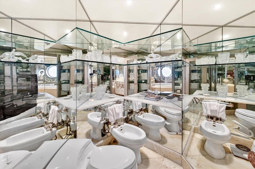 For Sale: $5,500,000 (7 beds, 7 baths, 7700 Square Feet)