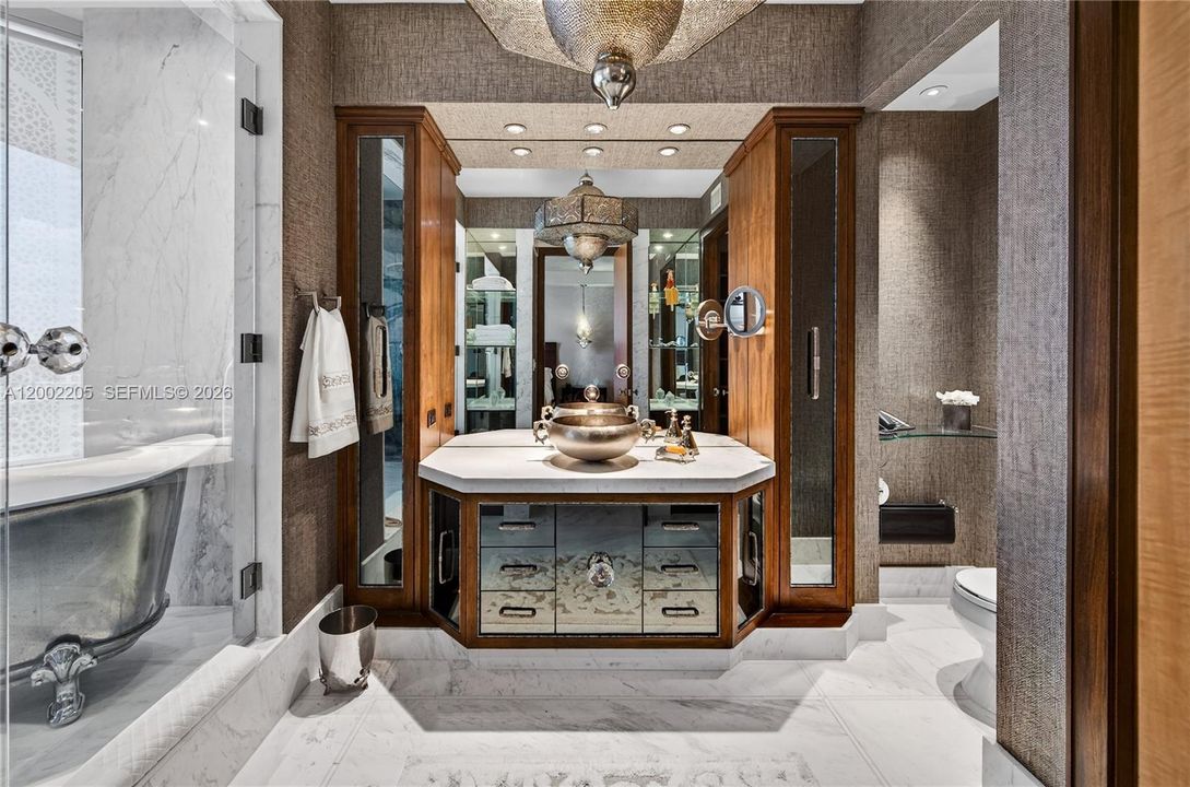 For Sale: $5,500,000 (7 beds, 7 baths, 7700 Square Feet)