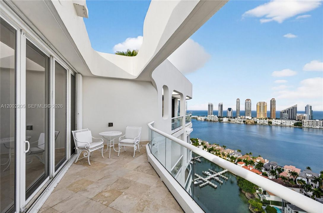 For Sale: $5,500,000 (7 beds, 7 baths, 7700 Square Feet)