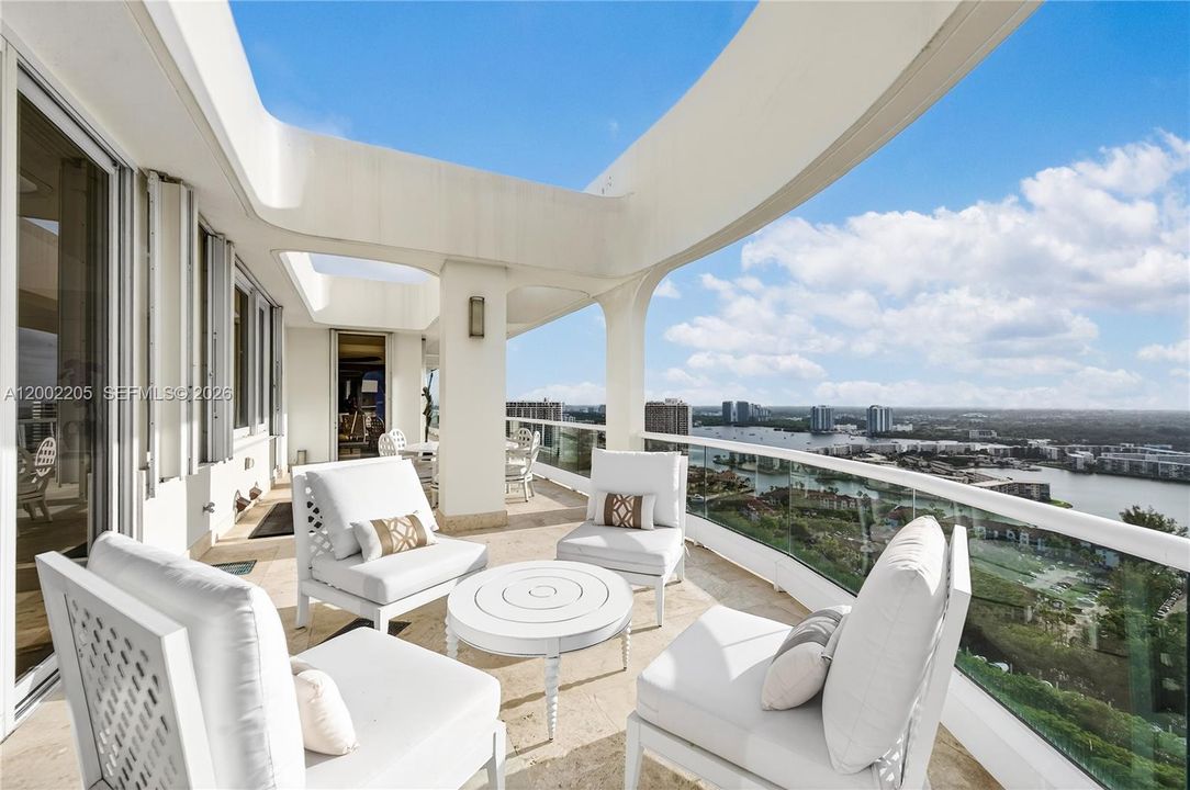 For Sale: $5,500,000 (7 beds, 7 baths, 7700 Square Feet)