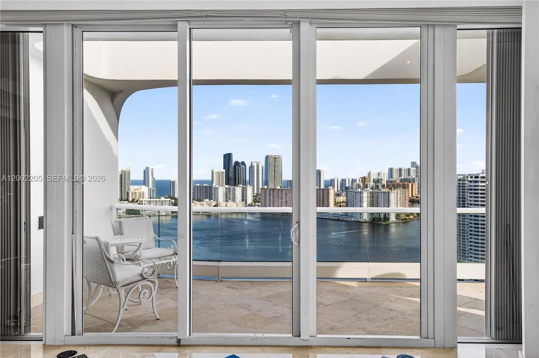 For Sale: $5,500,000 (7 beds, 7 baths, 7700 Square Feet)