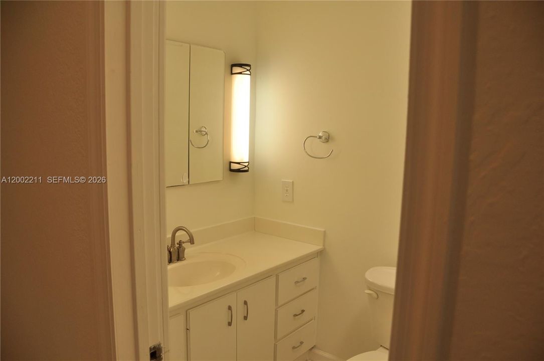Activo con contrato: $695,500 (4 camas, 3 baños, 2366 Pies cuadrados)