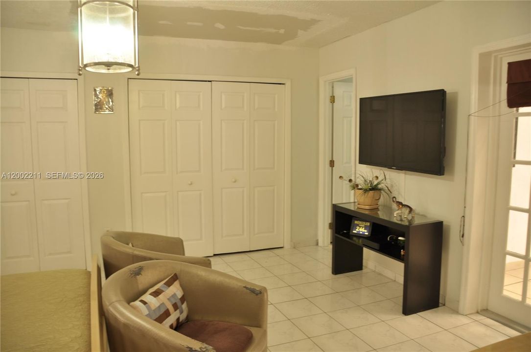Activo con contrato: $695,500 (4 camas, 3 baños, 2366 Pies cuadrados)