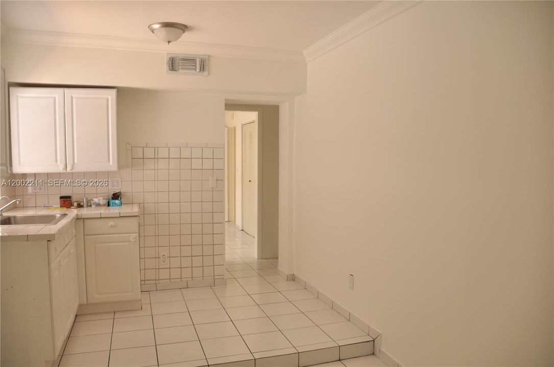 Activo con contrato: $695,500 (4 camas, 3 baños, 2366 Pies cuadrados)