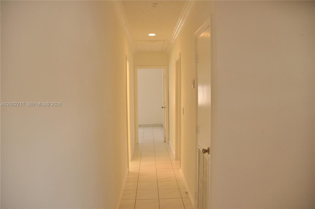 Activo con contrato: $695,500 (4 camas, 3 baños, 2366 Pies cuadrados)