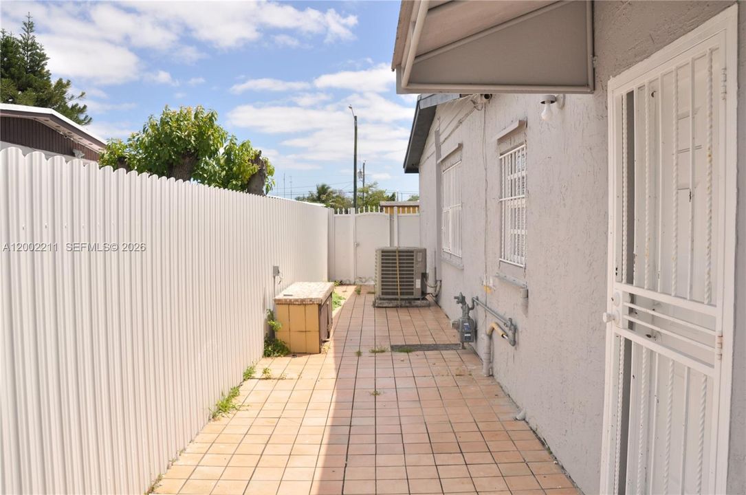 Activo con contrato: $695,500 (4 camas, 3 baños, 2366 Pies cuadrados)