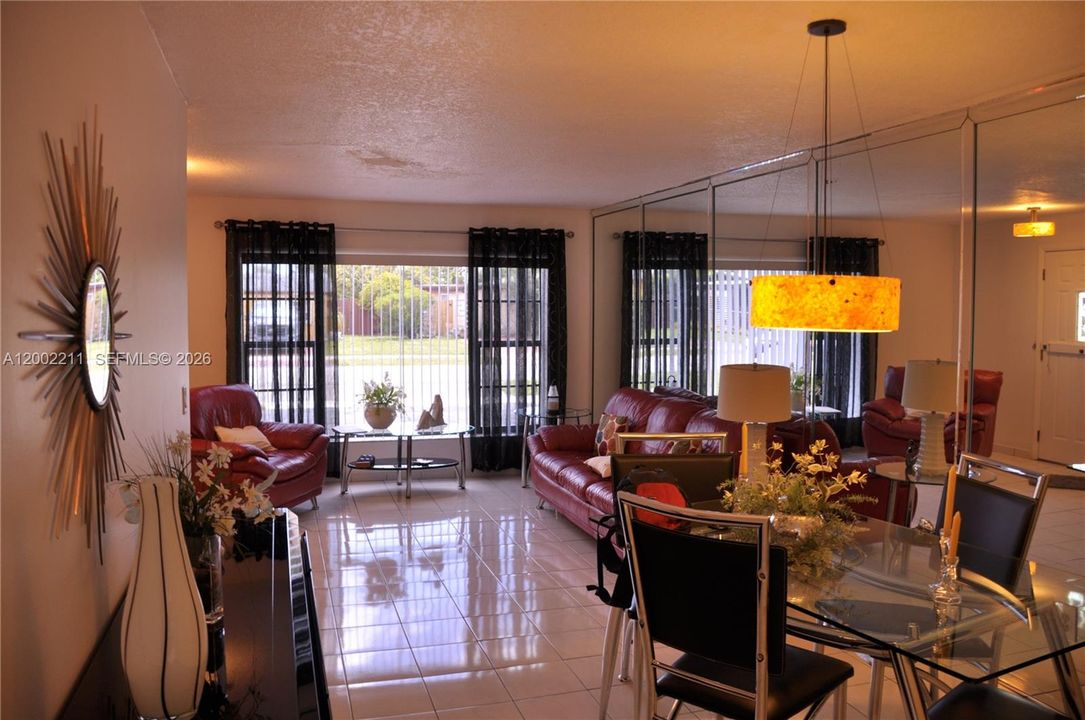 Activo con contrato: $695,500 (4 camas, 3 baños, 2366 Pies cuadrados)