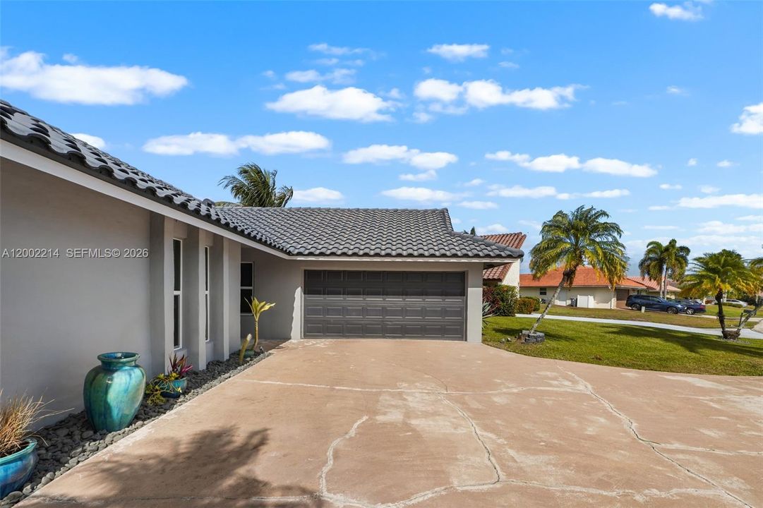 For Rent: $5,100 (4 beds, 3 baths, 2215 Square Feet)