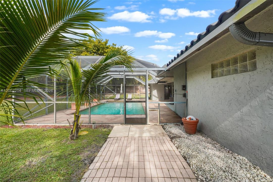 For Rent: $5,100 (4 beds, 3 baths, 2215 Square Feet)