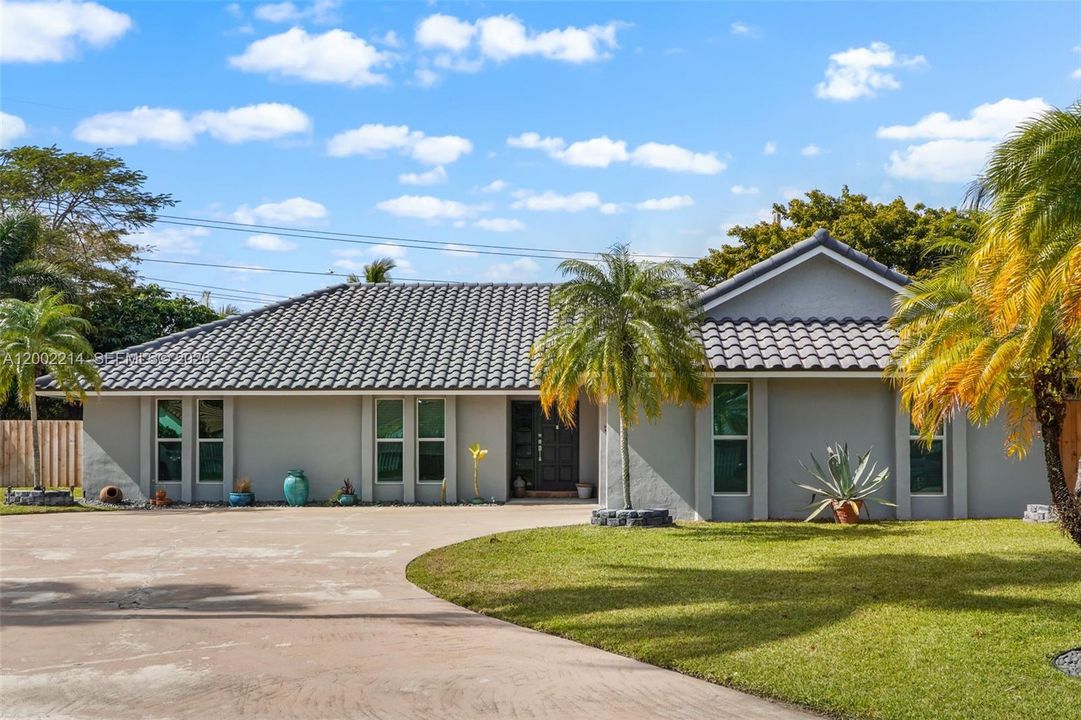 For Rent: $5,100 (4 beds, 3 baths, 2215 Square Feet)