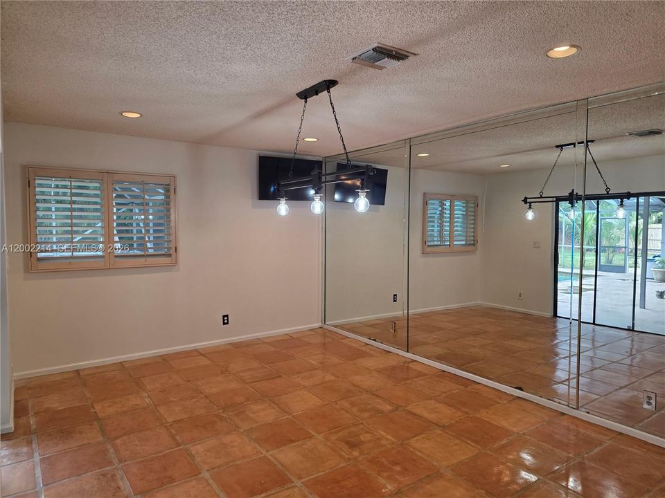 For Rent: $5,100 (4 beds, 3 baths, 2215 Square Feet)