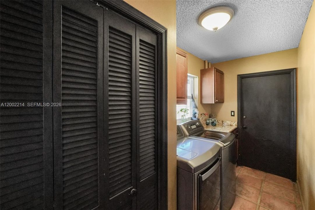 For Rent: $5,100 (4 beds, 3 baths, 2215 Square Feet)