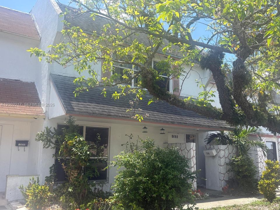 Activo con contrato: $370,000 (4 camas, 2 baños, 1492 Pies cuadrados)