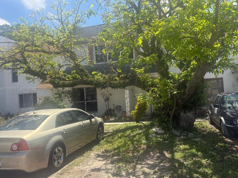 Activo con contrato: $370,000 (4 camas, 2 baños, 1492 Pies cuadrados)