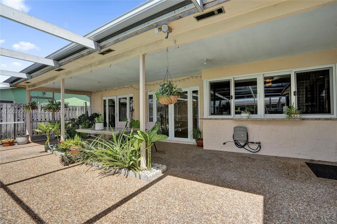 Active With Contract: $635,000 (4 beds, 2 baths, 1854 Square Feet)