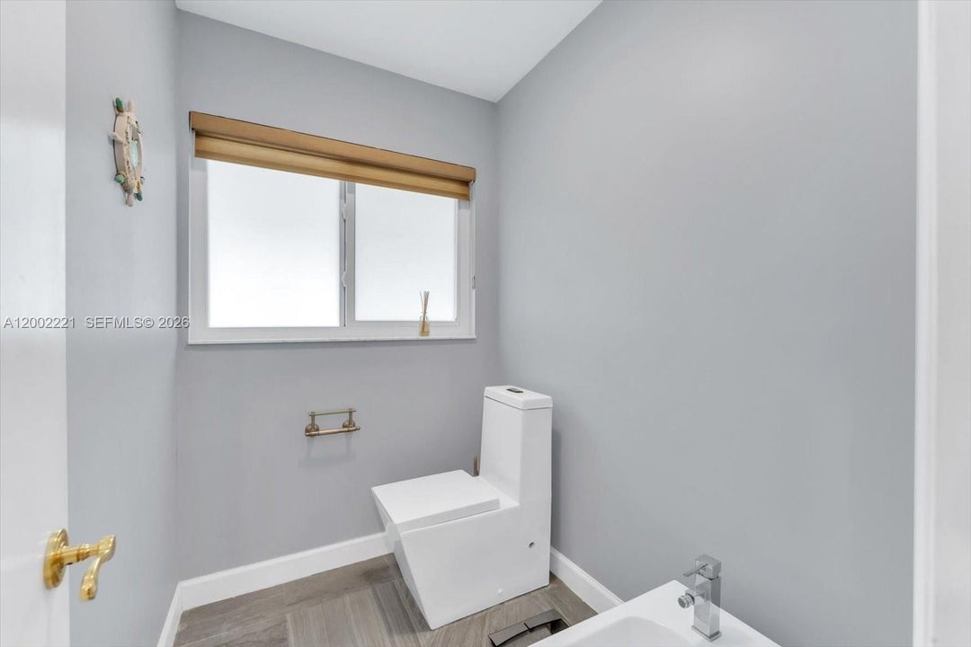 Private W/C & bidet room