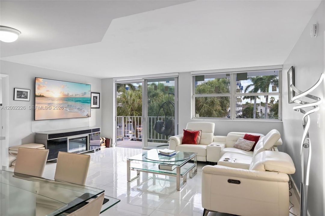 For Sale: $380,000 (2 beds, 2 baths, 1200 Square Feet)