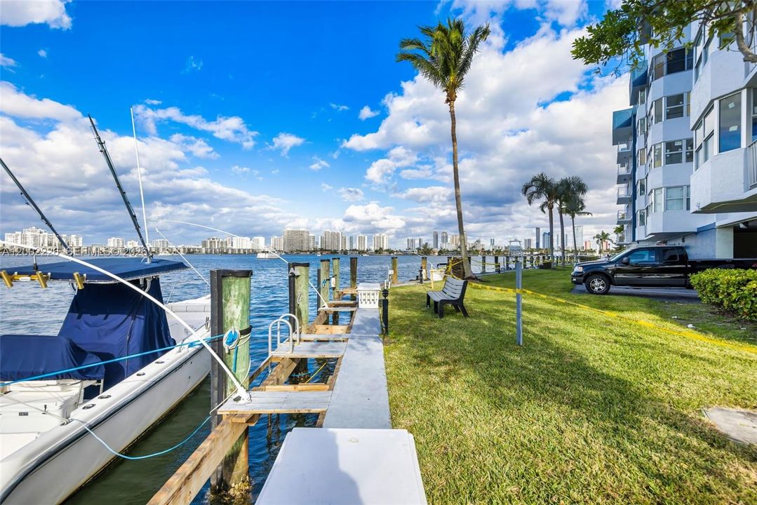 For Sale: $380,000 (2 beds, 2 baths, 1200 Square Feet)