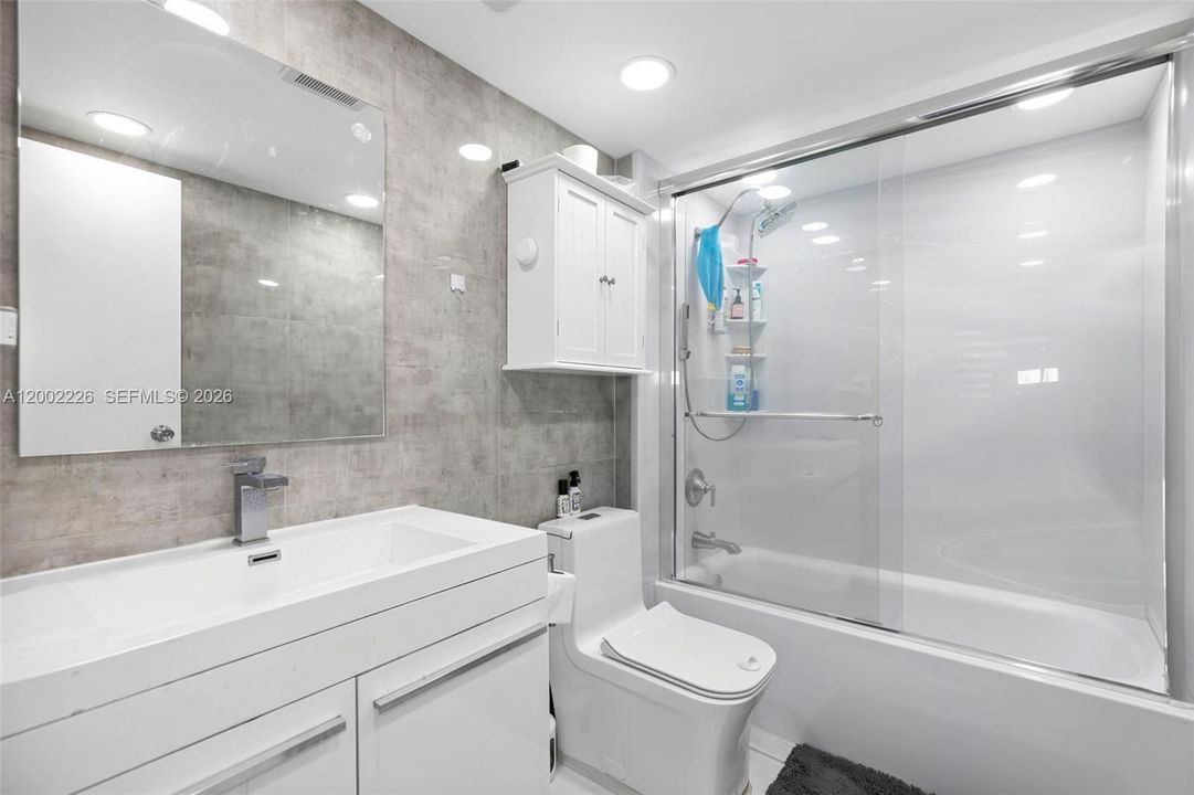 For Sale: $380,000 (2 beds, 2 baths, 1200 Square Feet)