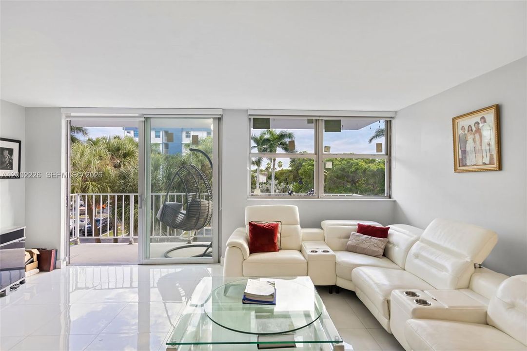 For Sale: $380,000 (2 beds, 2 baths, 1200 Square Feet)